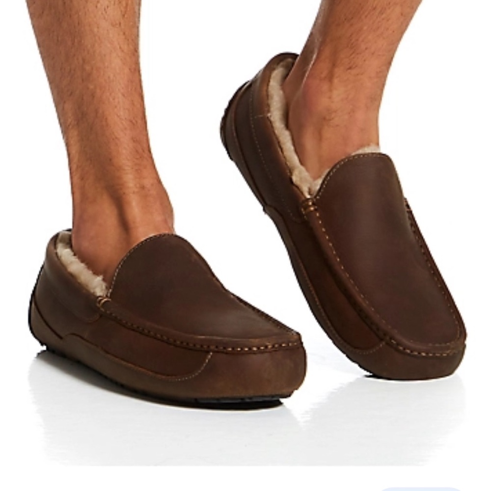 UGG genuine brown leather Slippers men’s size 11 like new